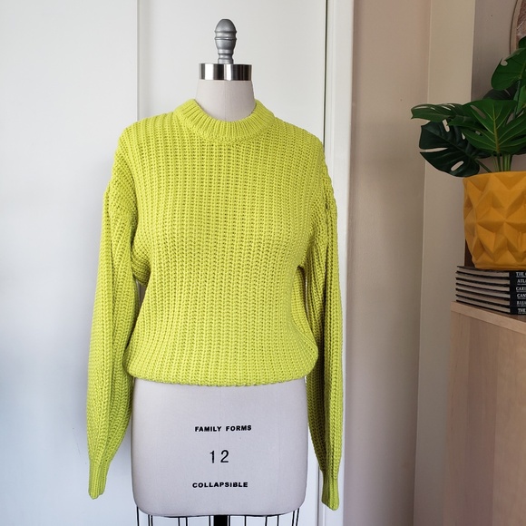 Chic Lime Knit Sweater Size Medium NEW! - Picture 1 of 11
